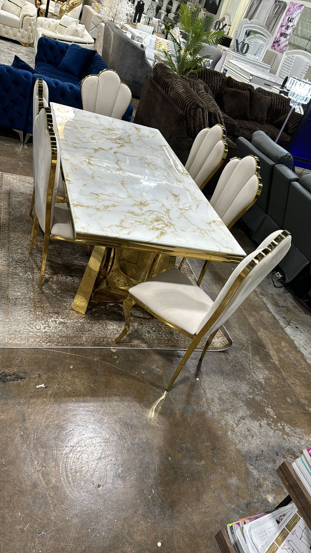VICTORY GOLD DINING SET